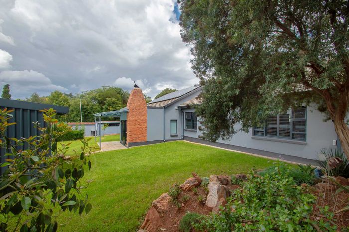 For Sale: Blackheath House with 4 bedrooms, office, solar system, and security.