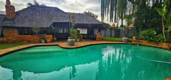 For Sale: Raceview House with pool, lapa, and spacious garden. Ideal family living!