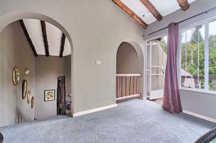 Bryanston House For Sale: 4 Bedrooms, Pool, Tennis Court, Solar System, Large Stand.