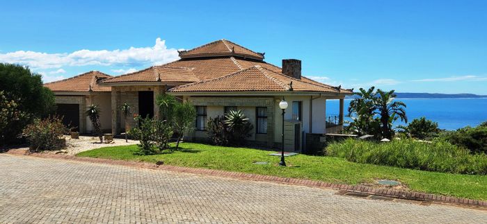 Cintsa West House For Sale: Ocean views, pool, entertainment areas, and gated community amenities.