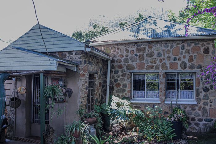 House for Sale in Sabie Rural: 3 Bedrooms, Deck, Open Parking, Scenic Views.