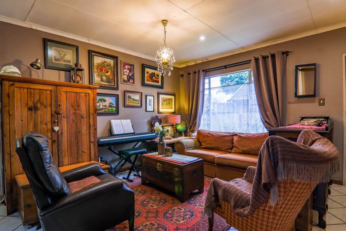 Townhouse for Sale in Rooihuiskraal North: Private garden, lapa, pool, and play area.