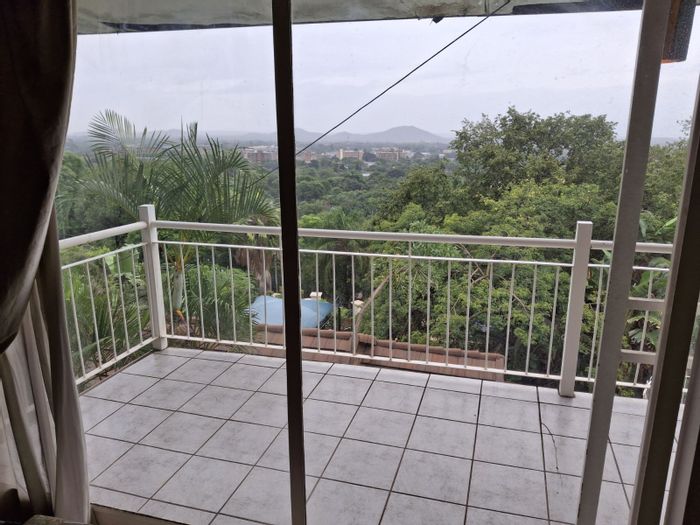 For Sale: Unique Pretoria North House with 3 Bedrooms, Pool, and City Views.