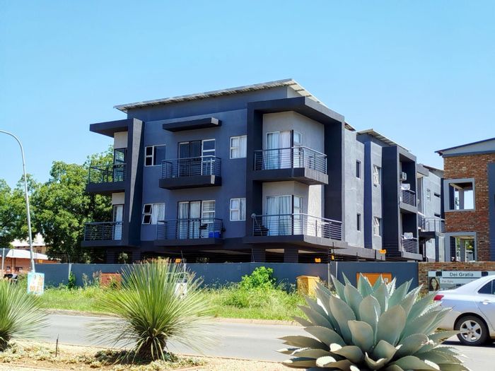 Die Bult Apartment For Sale: 1-bedroom, close to campus, secure complex amenities.