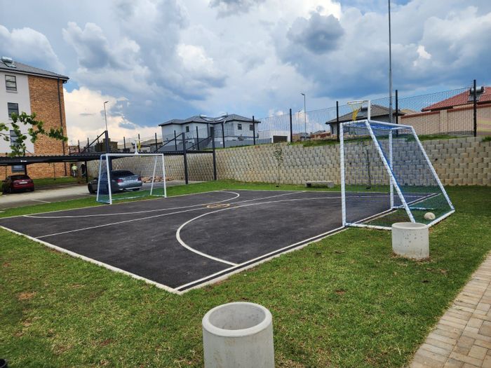 For Sale: Apartment in Riverside View with 2 beds, security, and communal amenities.