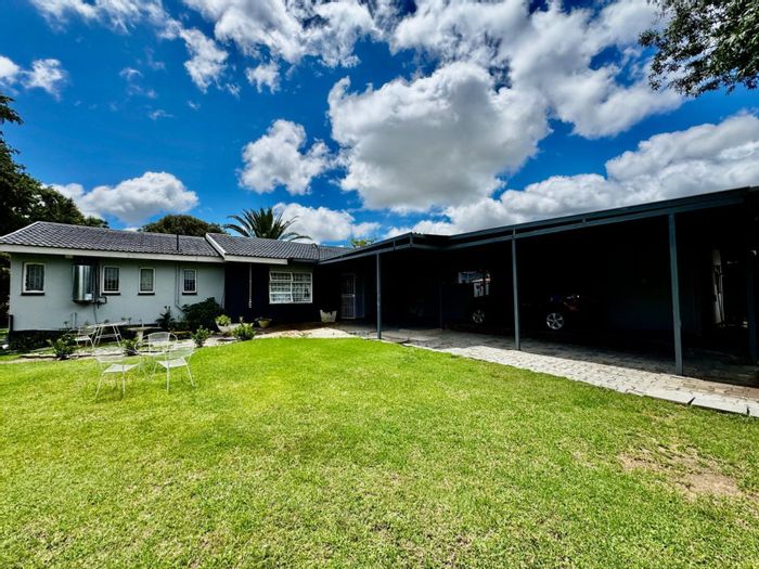 Secunda Central House For Sale: 4 Bedrooms, Solar Panels, Spacious Yard, Secure Parking.