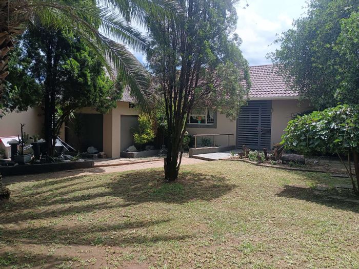 4-Bedroom House For Sale in Secunda Central with pool and entertainment area.