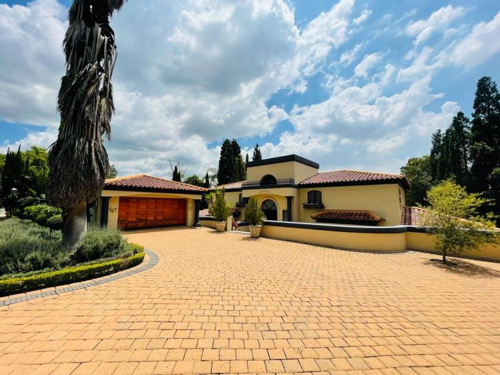 For Sale: Bryanston House with 4 Beds, Golf Course Views, and Private Clubhouse.