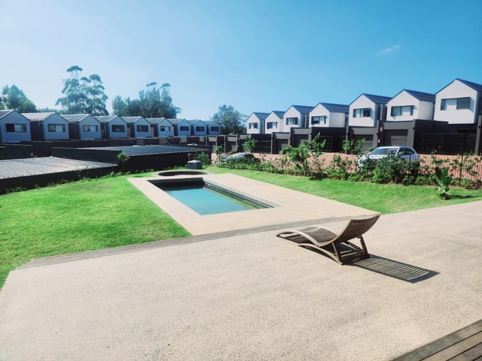 Sheffield Beach House For Sale: 3 beds, private beach club, padel courts.