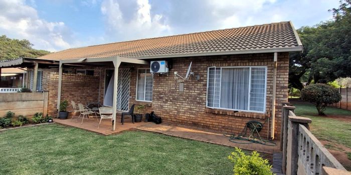 Doornpoort Townhouse For Sale: 2-bed, private garden, communal pool, secure living.