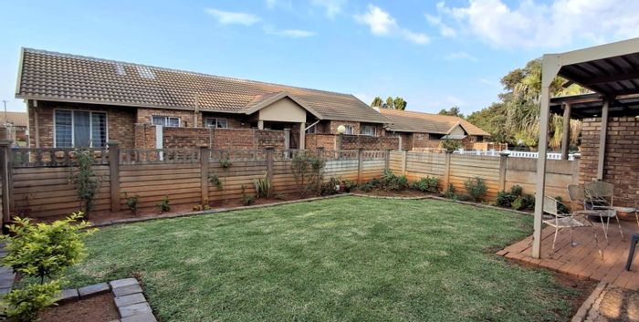 Doornpoort Townhouse For Sale: 2-bed, private garden, communal pool, secure living.