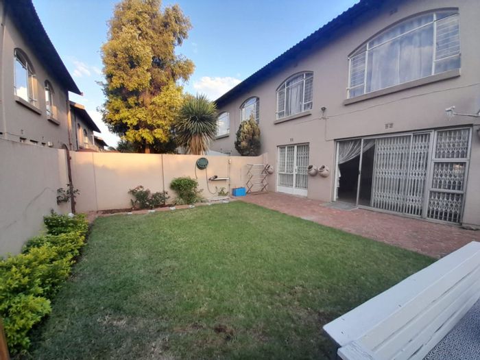 3-Bedroom Townhouse in Corlett Gardens To Rent with garden, pool, and secure parking.