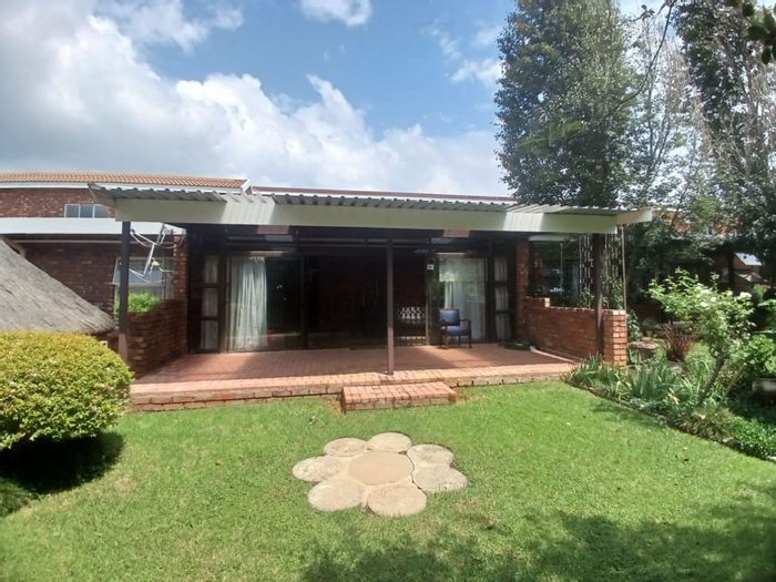 1 Bedroom Apartment For Sale in Oudorp with cleaning, garden services, and utilities included.