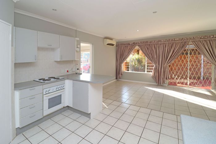 Eldoraigne Townhouse For Sale: 3 Bedrooms, pet-friendly, 24/7 security, private garden.