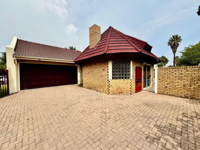 For Sale: House in Secunda Central with pool, flatlet, and spacious living areas.