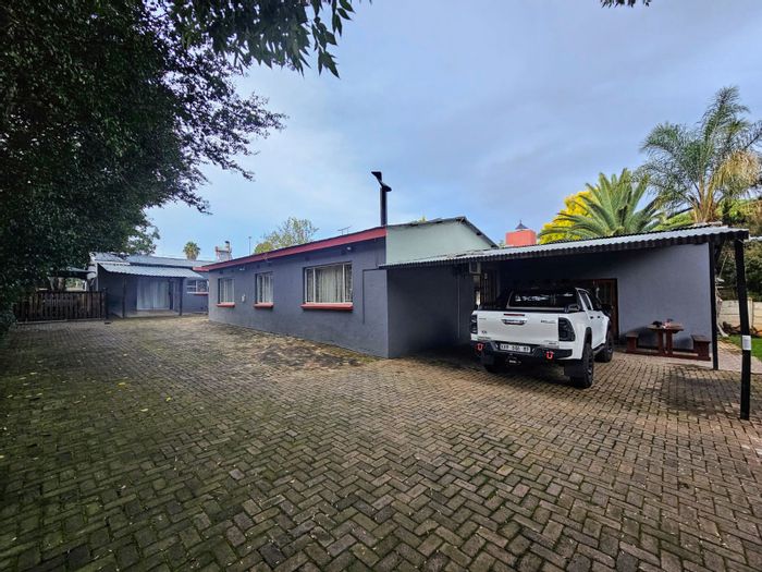 Lydenburg Central House For Sale: 5 beds, granny flat, pool, solar power.