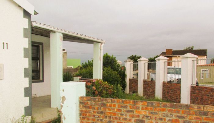 For Sale: 3-bedroom house in Gelvandale with versatile entertainment area and secure yard.
