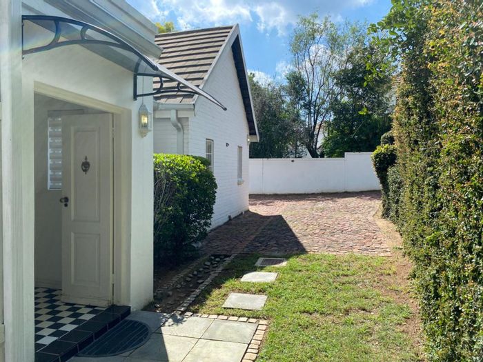 Magaliessig House For Sale: 3 beds, office, garden, near bird sanctuary amenities.