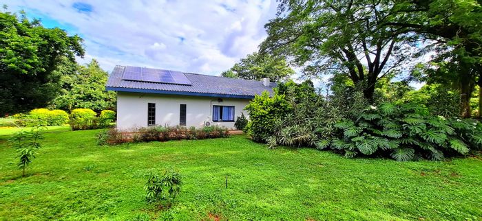 For Sale: House in Politisi with 5 bedrooms, solar system, and spacious yard.