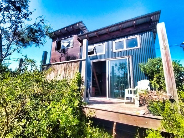 Unique off-grid cottage in Kleinkrantz, expansive yard, workshop potential. For Sale.