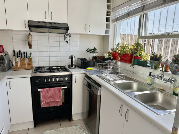 For Sale: House in Marina Da Gama with 3 beds, patio, and secure garage.