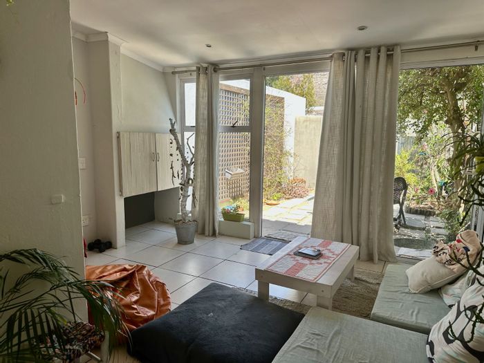 For Sale: House in Marina Da Gama with 3 beds, garage, and outdoor space.