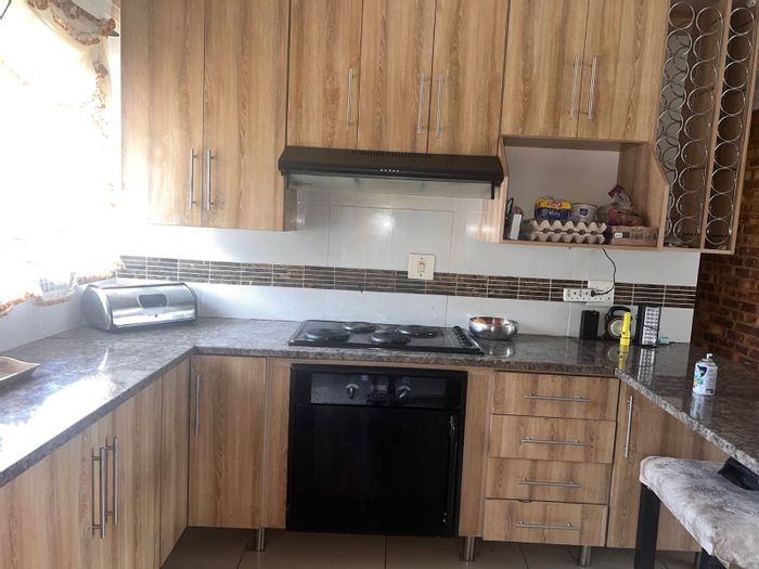 Chantelle House For Sale: 3 Bedrooms, Flatlet, Braai Area, Spacious Yard.