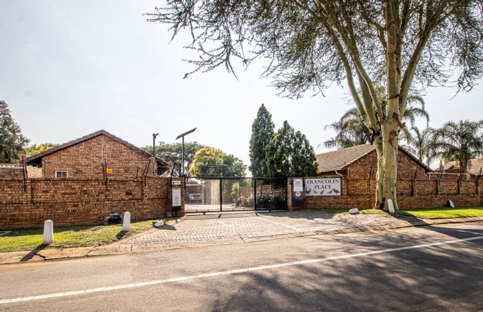 For Sale: 2-Bedroom Townhouse in Doornpoort with Pool and Secure Parking.