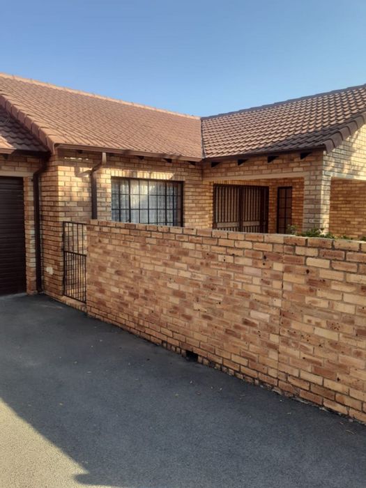 Cluster Home for Sale in Maroeladal: 3 Beds, Private Garden, 24-Hour Security.