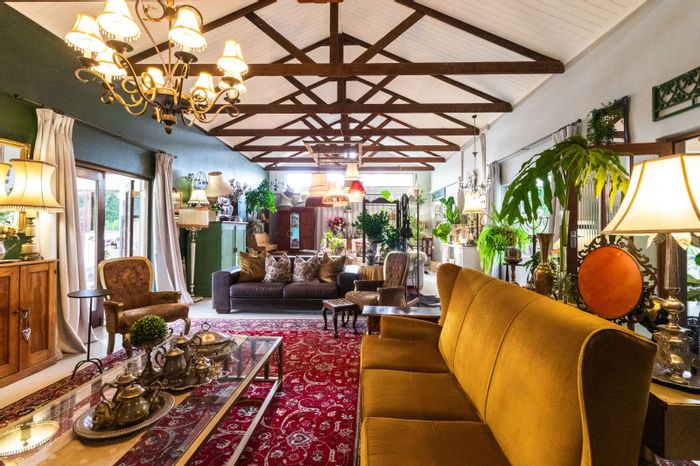 For Sale: Versatile house in Robertson Central with pool, office space, and garden.