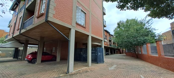 For Sale: Arcadia Apartment with en-suite, security features, and convenient location.