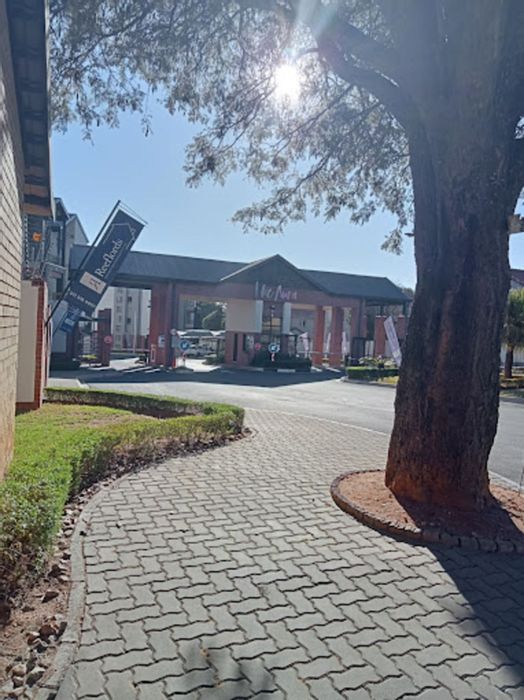 For Sale: Apartment in Northgate with 2 beds, pool, clubhouse, and secure parking.