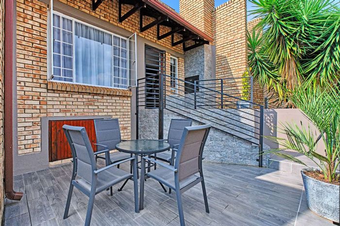 Townhouse for Sale in Wilgeheuwel: 2 Bedrooms, Secure Complex, Braai Area, Inverter.
