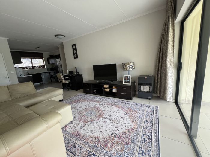 Kyalami Hills Apartment For Sale: 2 beds, gym access, 24-hour security, balcony views.