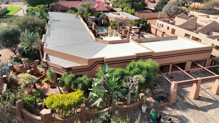 Chroompark House For Sale: 4 beds, pool, garden, office potential, dual garages.