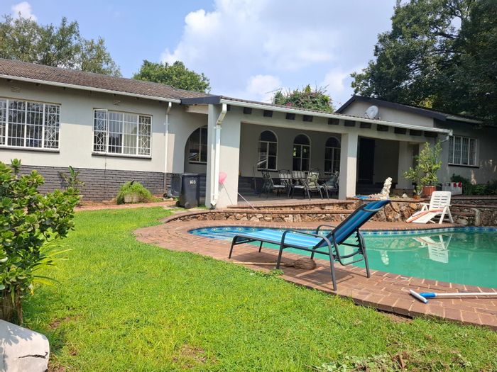 4 Bedroom House To Rent in Weltevreden Park with Pool, Garden, and Office Space.