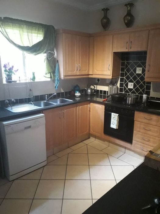 For Sale: Apartment in Modimolle Central with 2 beds, garage, and pet-friendly garden.