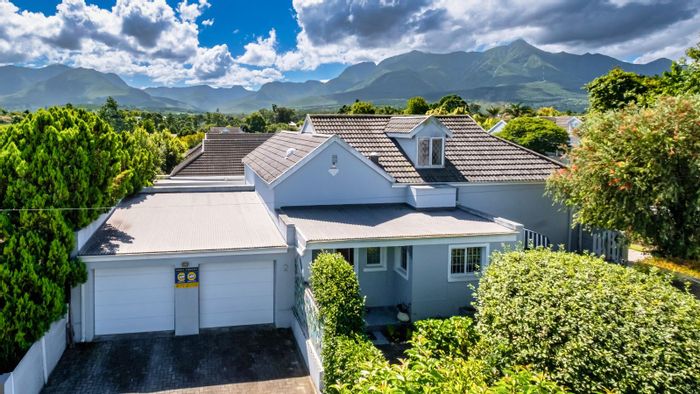 For Sale: House in Heather Park with 4 bedrooms, braai area, and mountain views.
