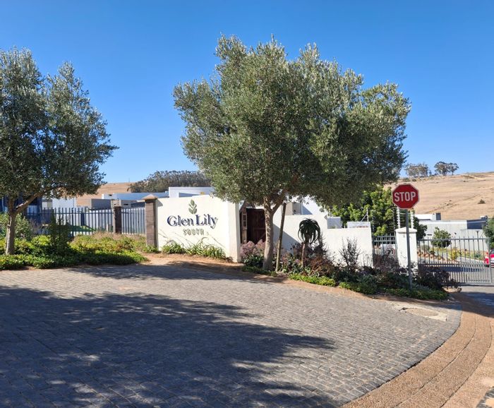 Glen Lilly House For Sale: 2-bed, en-suites, study, braai area, countryside views.