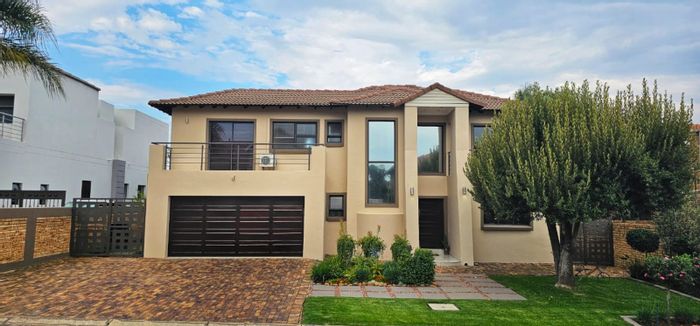 For Sale: Meyersdal House with 4 Bedrooms, Enclosed Patio, and Double Garage.