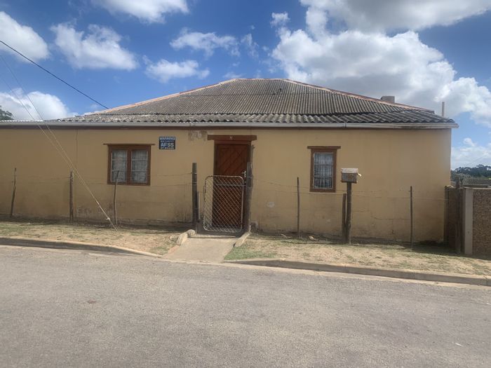 3-Bedroom House For Sale in Albertinia Central with garden and outside room.