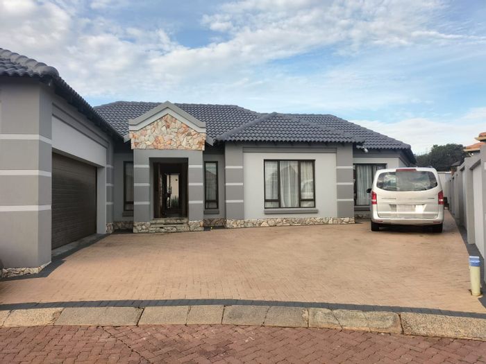 For Sale: House in Witfield with 3 beds, double garage, and ample parking.