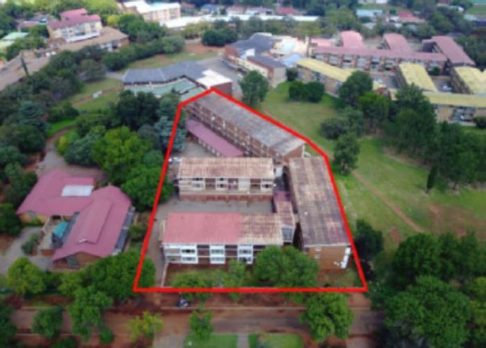 For Sale: Apartment in Vanderbijlpark CE 1 with student accommodation and rental agreements.