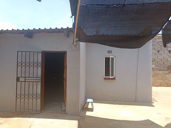 For Sale: 2-bedroom house in Vosloorus Ext 25 with rental potential and outdoor space.