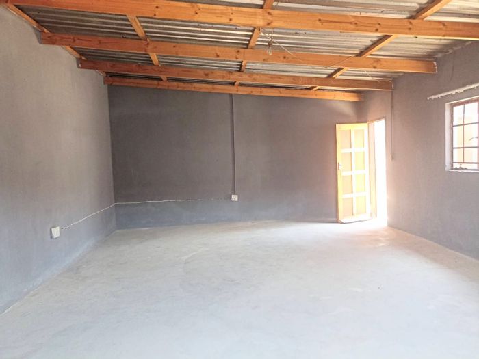 2 Bedroom House For Sale in Vosloorus Ext 25 with Rental Potential and Outdoor Space.