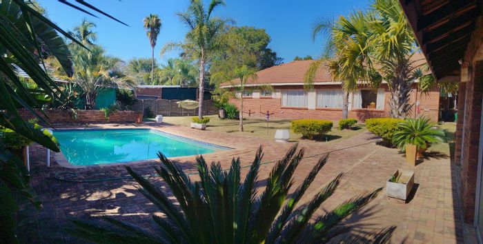 For Sale: Spacious 4-Bedroom House in Modimolle Central with Pool and Granny Flat.