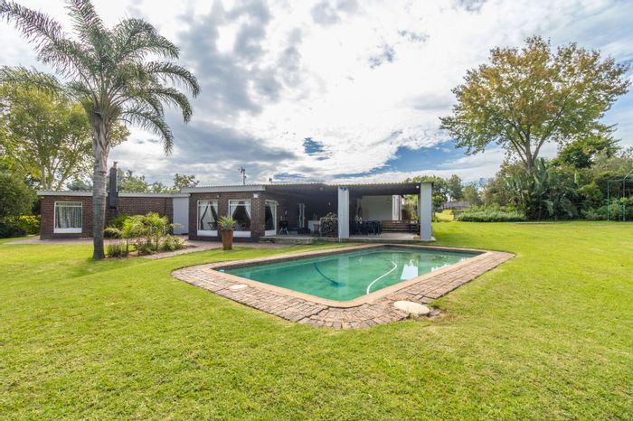 Honeydew Farm For Sale: 4 beds, solar power, pool, gym, and spacious land.