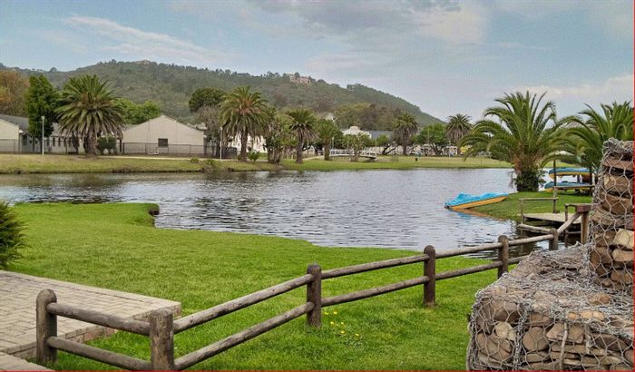 For Sale: House in Groot Brakrivier Central with resort amenities and private garden.