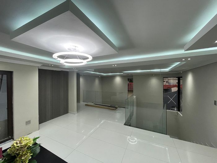 Gleniffer House For Sale: 4 Beds, 4 Baths, Pool, 1017m2 Erf, Triple Storey.