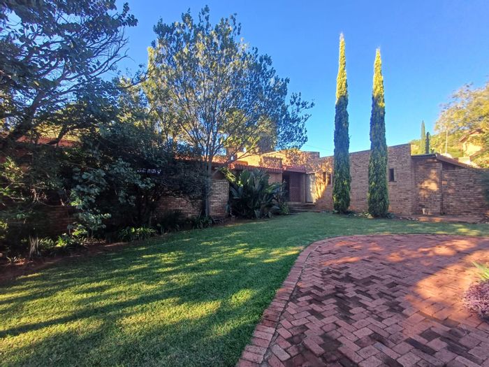 For Sale: Wilkoppies House with 4 Bedrooms, 2-Bedroom Flat, Pool, and Lapa.